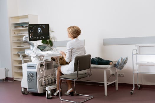 Image of a doctor consulting with a patient